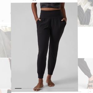 Athleta Saluation Jogger in Powervita
